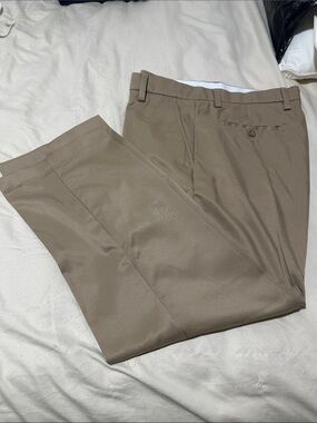 Amazon Essentials Men's Dress Pants in Khaki w32L 28